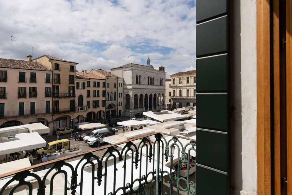Enjoy Home - Appartamento Orologio, Piazza Dei Signori Padova Exterior photo